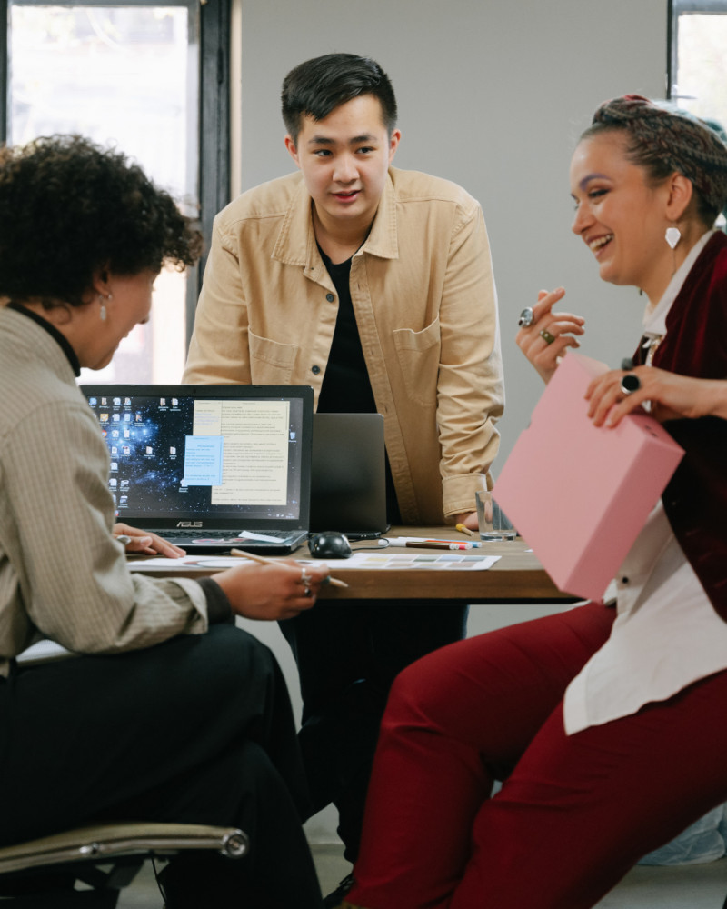 How to manage employees? image