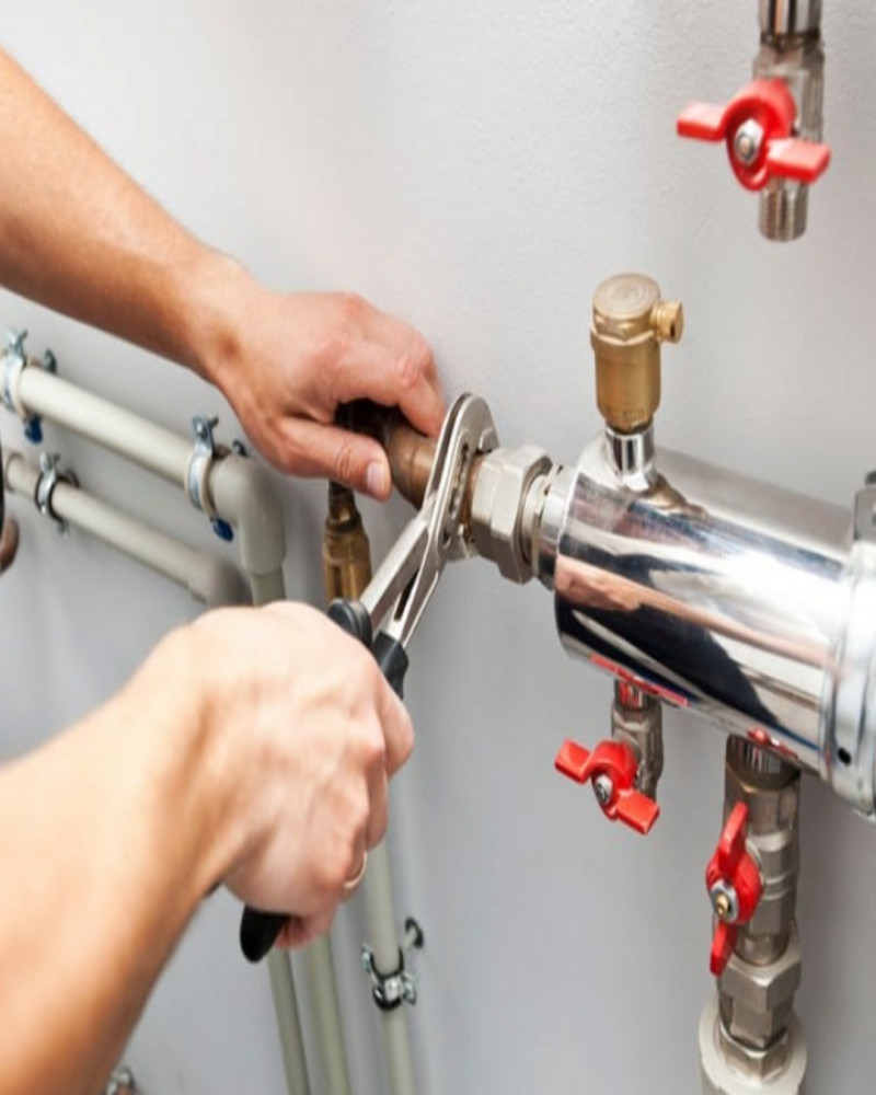 How to Handle Common Plumbing Issues Like Leaks and Clogs image